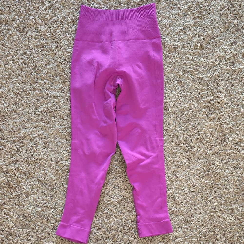 Lululemon  Cropped Seamless High-Waist Fuscia Leggings Sz 4